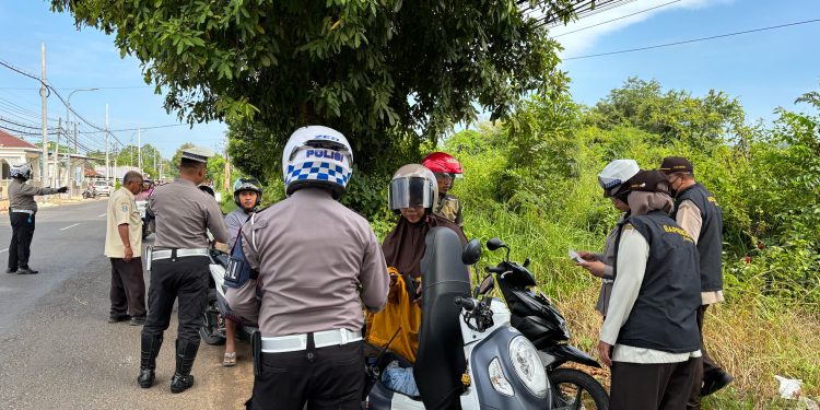 Satlantas Polres Sumenep saat gelar Operasi tertib pajak di Sumenep.